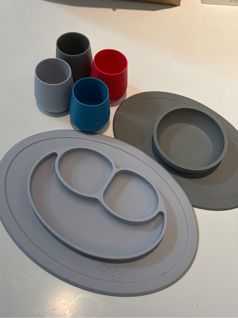 EZPZ plate, bowl and 4 cups